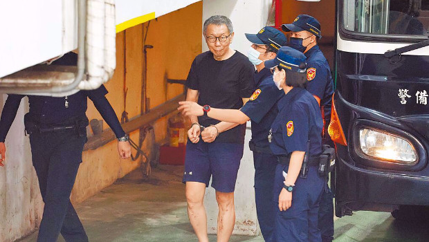 台北地院审理京华城案，民众党前主席柯文哲7日出庭，爆粗口飙骂检察官。