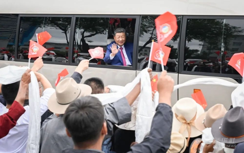 西藏各族群众的热烈欢迎