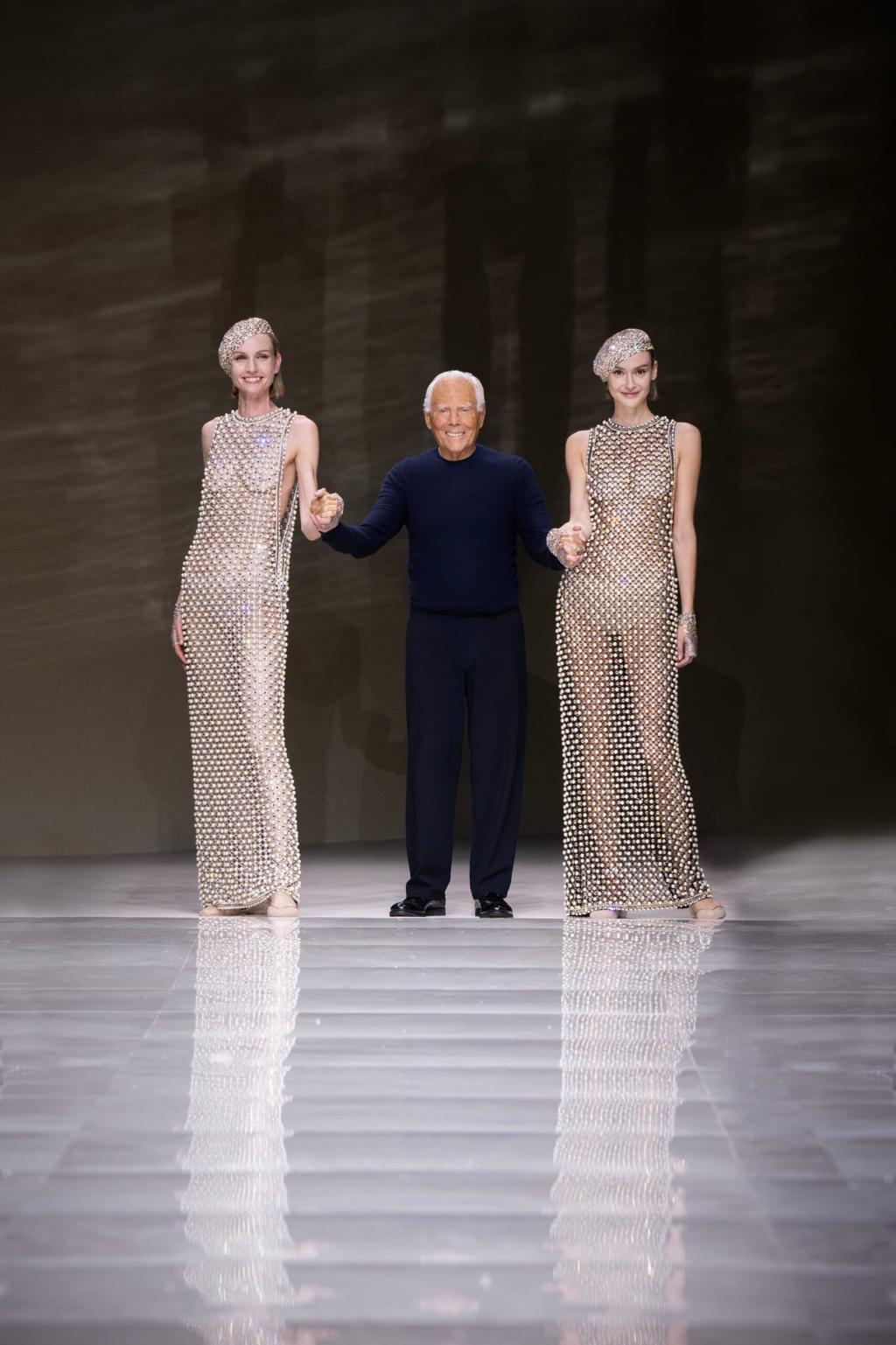 意大利时尚巨匠 Giorgio Armani（中）享寿 91 岁辞世。