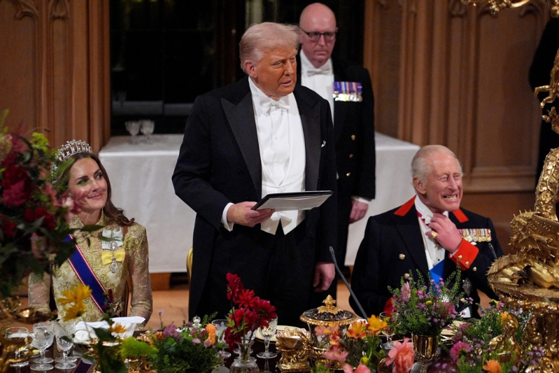 英国国王查尔斯三世（King Charles III）17日以国宴款待美国总统特朗普等一行人，不过幕后传出王室御厨与美国特勤局探员为了试菜一事爆发激烈争吵。画面为特朗普17日在国宴上致词。