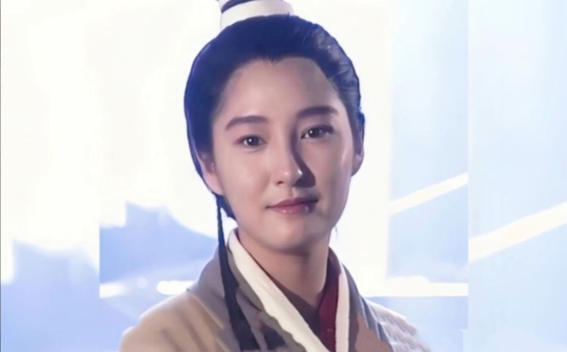 雪梨当年凭古天乐版的《神雕侠侣》中饰演李莫愁一角而爆红，被誉为“最美李莫愁”