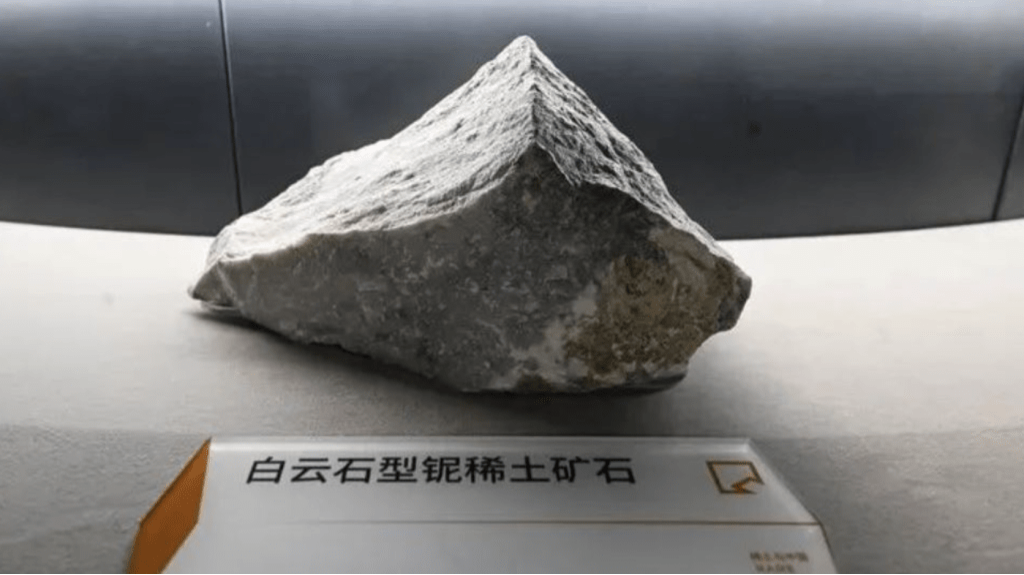 商务部周四（9日）发布公告，对稀土相关技术实施出口管制的决定。
