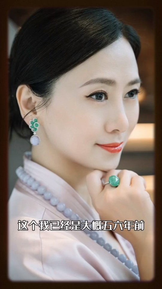 翁虹保养得极好。