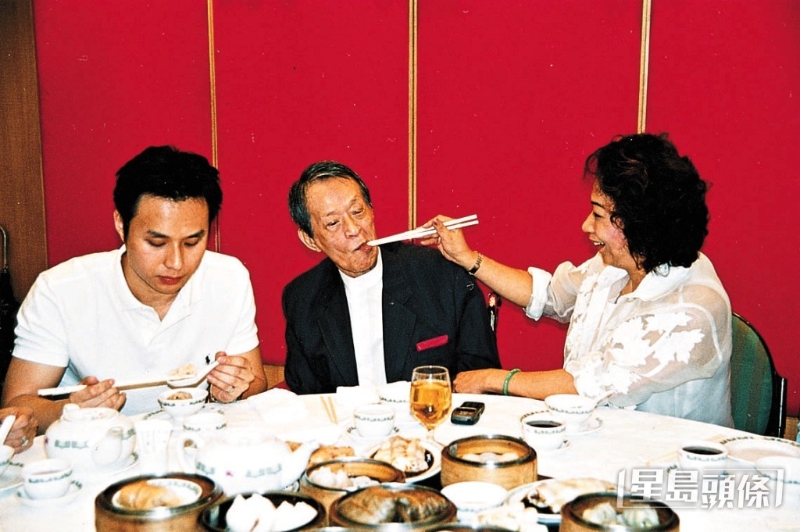 虾婶陪伴他走过了人生最后的阶段。