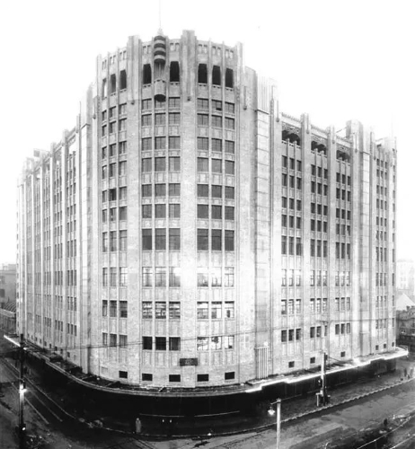 上海大新公司除了商场外,还有各类娱乐消闲设施。 上海大新公司除了商场外,还有各类娱乐消闲设施。