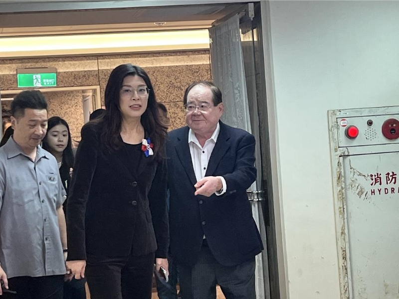 郑丽文说明，许多留任的党部主委，如台南市党部、高雄市党部、屏东县党部、云林县党部等主委，皆有很鲜明的任务以及很重要的使命，所以继续留任。