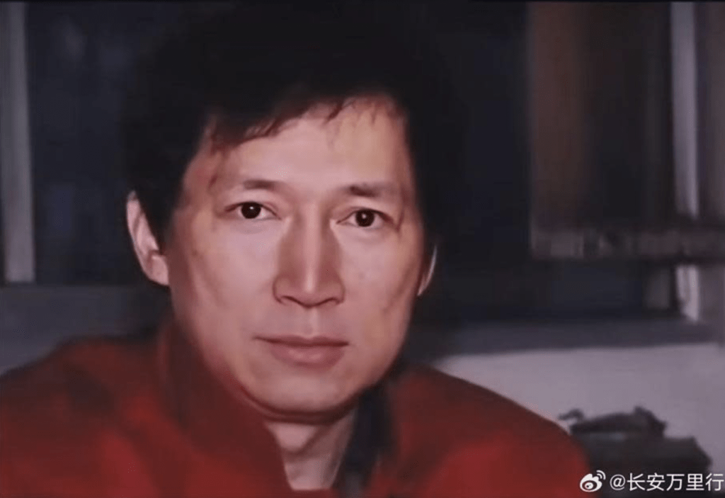 曾因继承荷里活富婆巨额遗产而轰动中外的内地传奇富豪李春平,近日病逝北京,终年76岁 曾因继承荷里活富婆巨额遗产而轰动中外的内地传奇富豪李春平,近日病逝北京,终年76岁