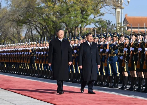 习近平会见泰国国王哇集拉隆功.