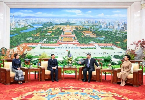 习近平会见泰国国王哇集拉隆功