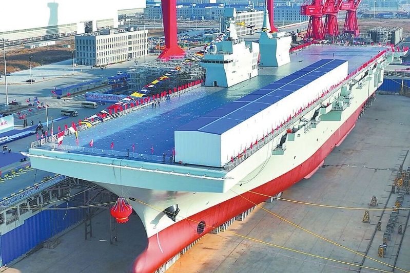 大陆自主研制建造的076两栖攻击舰在上海沪东造船厂下水，命名为“四川舰”，舷号51