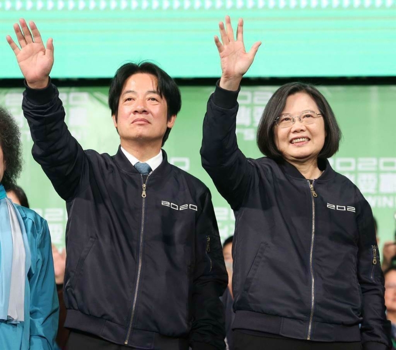 “不礼貌乡民”发起网络投票,包括对台湾领导人赖清德(左)及前台湾领导人蔡英文(右)的看法。 “不礼貌乡民”发起网络投票,包括对台湾领导人赖清德(左)及前台湾领导人蔡英文(右)的看法。