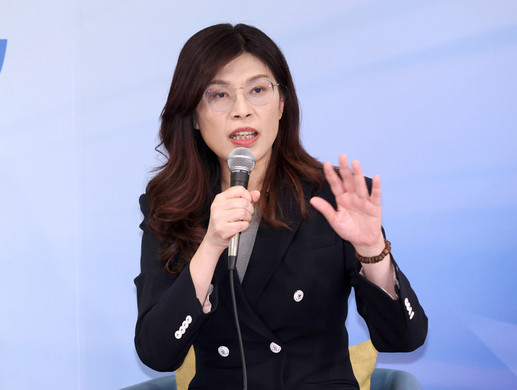 国民党主席郑丽文19日与民众党在新北市新庄举行“以行动顾台湾－主席高峰会谈”。