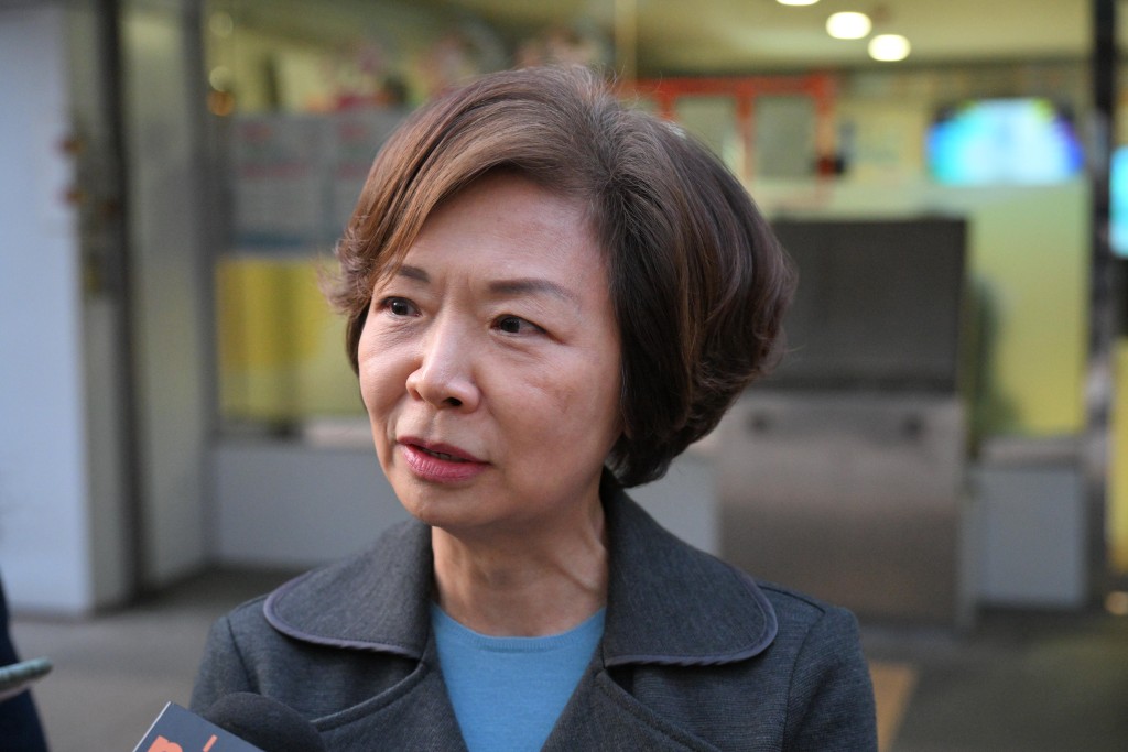 徐王美伦亦认为，江由报名参选到今日的论坛，表现有进步。