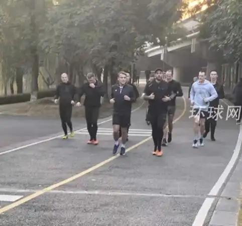 马克龙跑步
