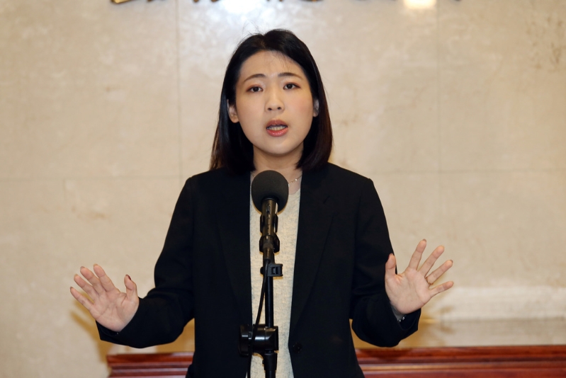徐巧芯被黑“论文抄袭”