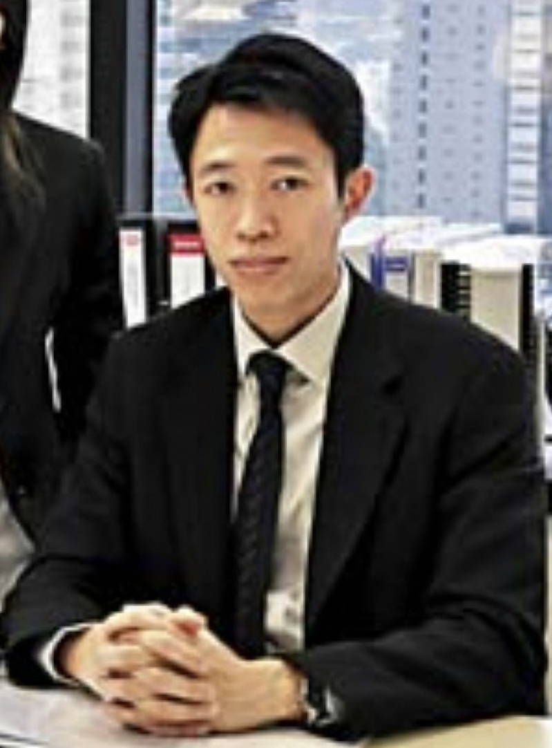 周志钧升任总警司。