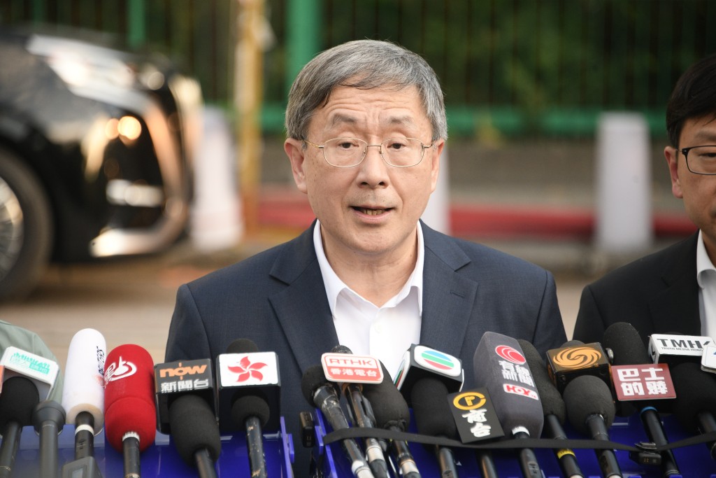 政府司副司长卓永兴。
