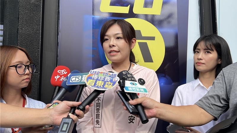 新竹市长高虹安涉嫌在“立委”任内诈领助理费，“高等法院”16日逆转改判《刑法》使公务员登载不实伪造文书判刑6月，可易科罚金，可上诉。