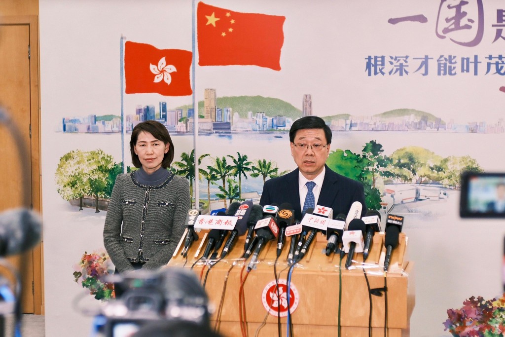 香港行政长官李家超赴北京述职，16日晚在驻京办会见传媒。