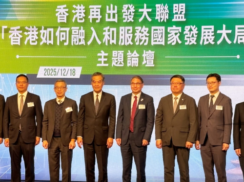 梁振英1