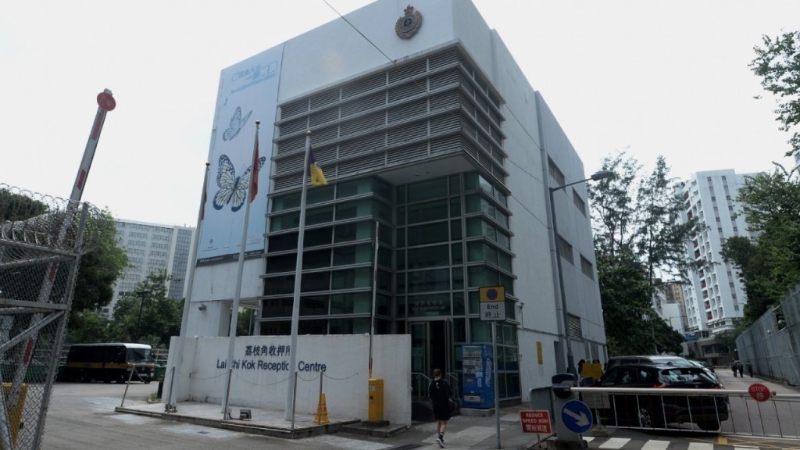 惩教署将一如既往，继续坚定不移、无畏无惧地严格依法履行职责。