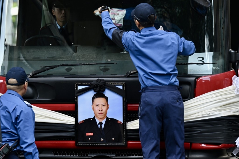 运送何伟豪遗体的灵车。