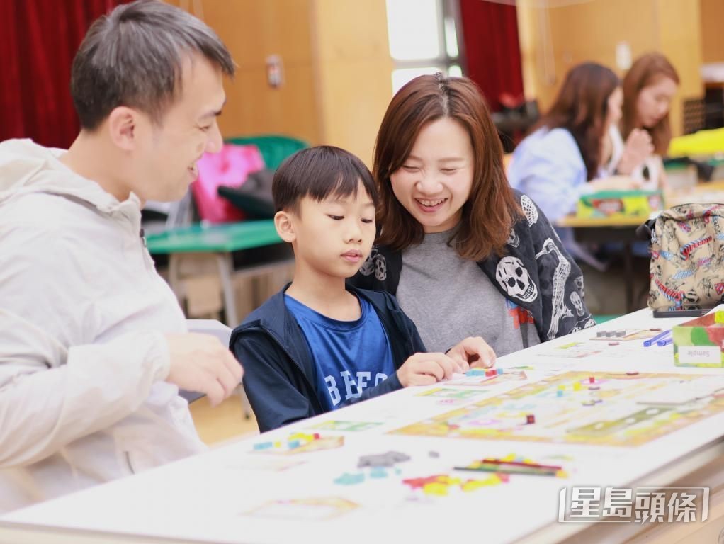 家福会理财教育中心期望透过桌游，让家庭在轻松的氛围下接触理财概念。