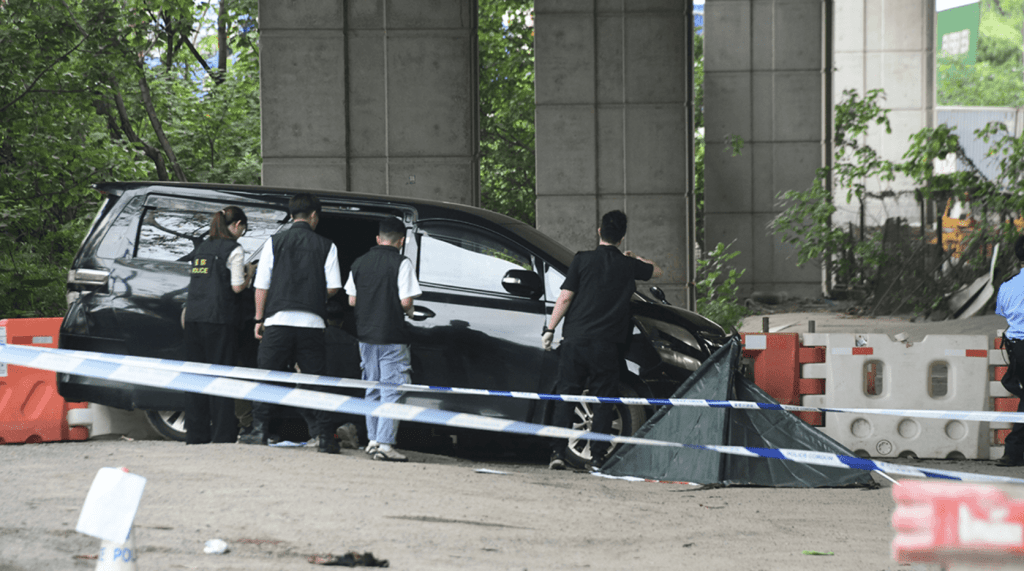 今年8月25日，51岁死者被发现弃尸在亦园路一个露天货仓对开的港深西部公路桥底。