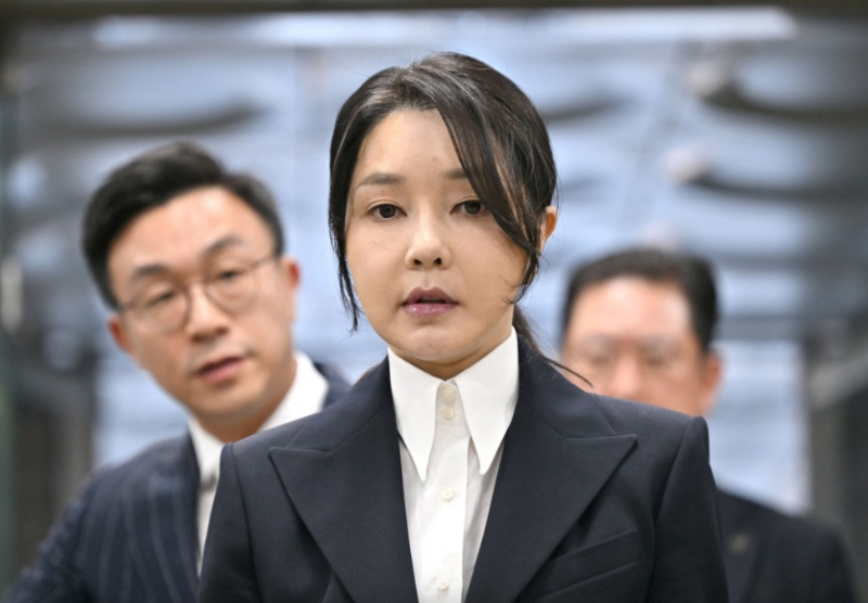 金建希