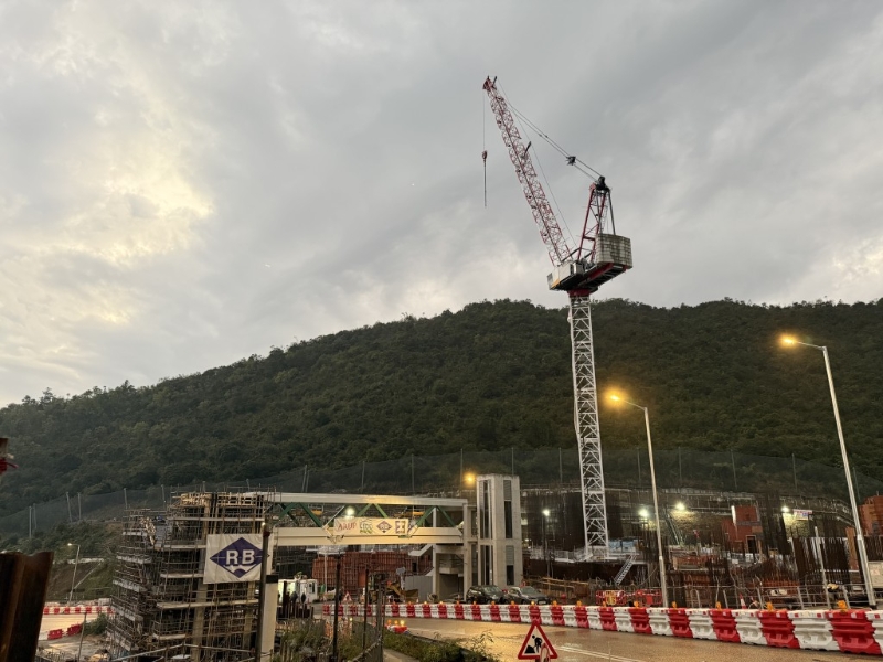 影辉苑以市价7折定价，售价由150万至480万元，实用面积达283至560呎，平均呎价约7,020元。
