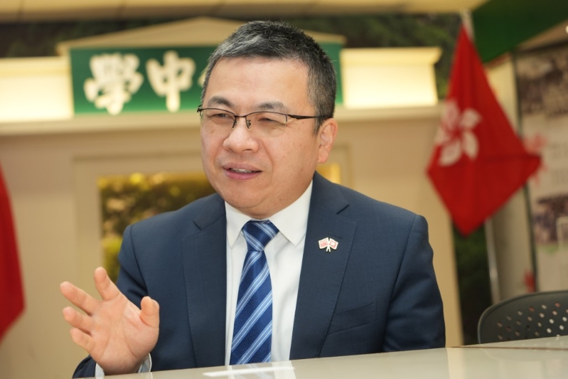 伍焕杰目前是培侨中学校长、教联会副会长。 伍焕杰目前是培侨中学校长、教联会副会长。