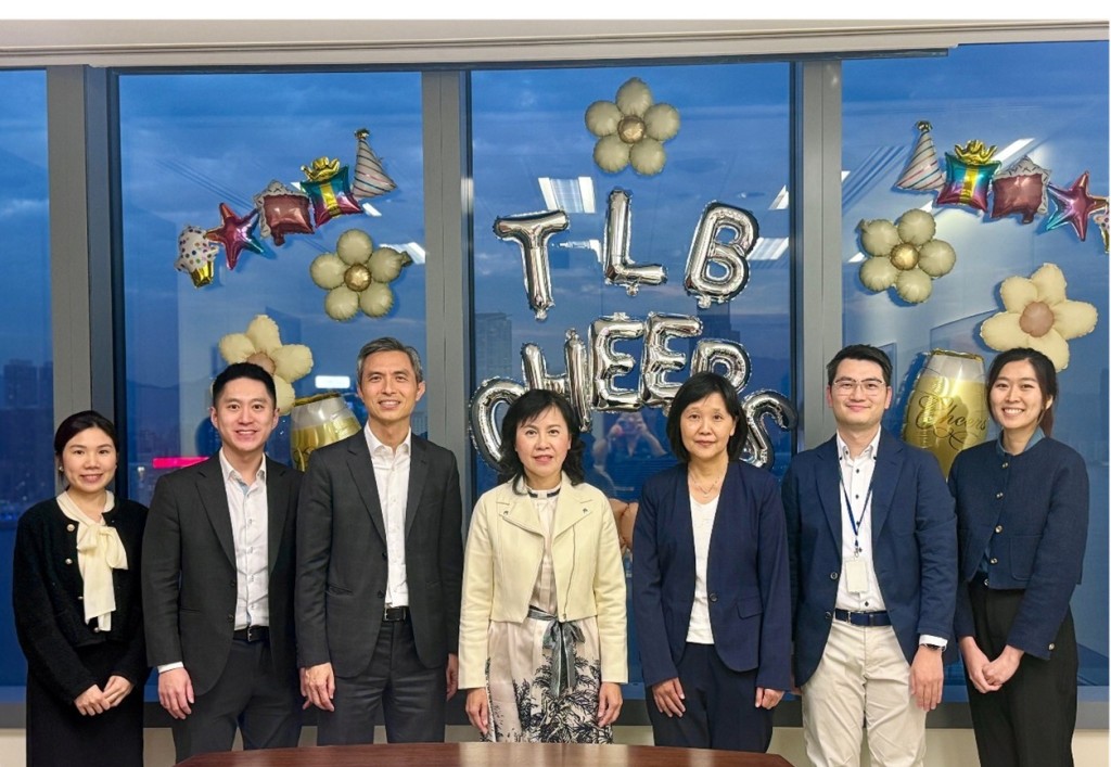 陈美宝(中)表示，特区政府正全力推展北环线及港深西部铁路项目