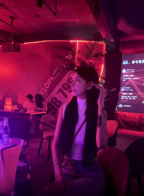 吴甄桢向家人假称在浙江工作，但其实身在柬埔寨。抖音