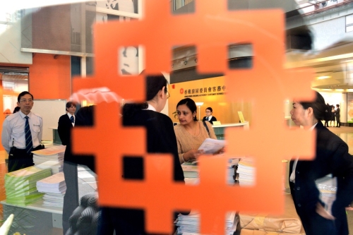 政府就长远安置向宏福苑居民提出问卷咨询。 政府就长远安置向宏福苑居民提出问卷咨询。