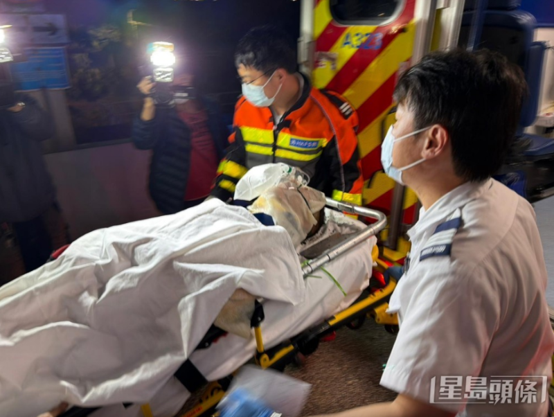 男子送伊利沙伯医院救治。
