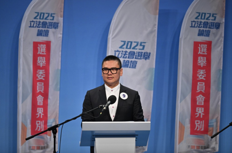 楼家强申报在内地持有23个车位及23间商铺。