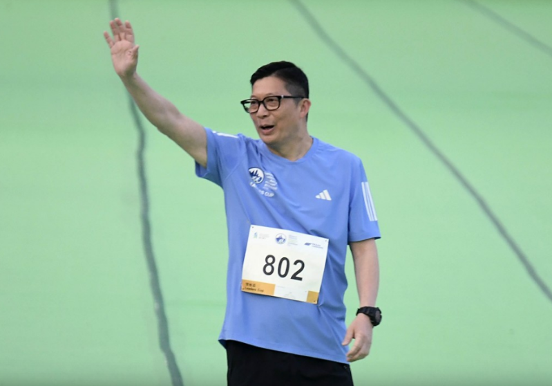 陈茂波、邓炳强一同挑战全长约2公里的短途赛事。 陈茂波、邓炳强一同挑战全长约2公里的短途赛事。