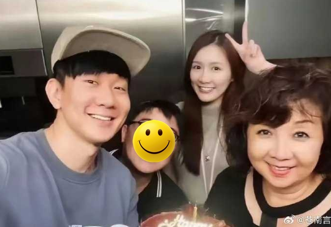 有网民翻出林俊杰带Mida曾圣媛见林母，被指是在2019年拍摄。