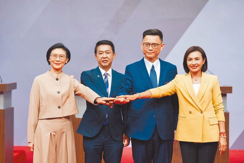 谢寒冰示警，绿营尚未完成整合。左起为参加高雄初选的绿委林岱桦、许智杰、赖瑞隆、邱议莹