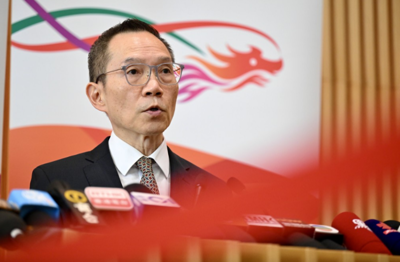 时任物流署长陈嘉信就事件向公众致歉。