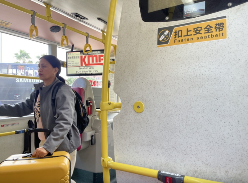记者观察到有逾半乘客仍未有依例佩戴。