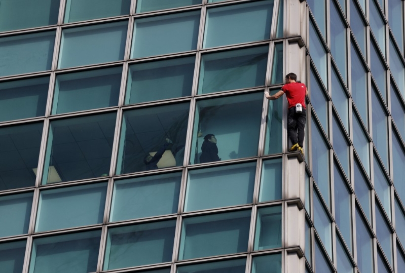 2026-01-25T014216Z_689190143_UP1EM1P04QD4O_RTRMADP_3_TAIWAN-CLIMBING