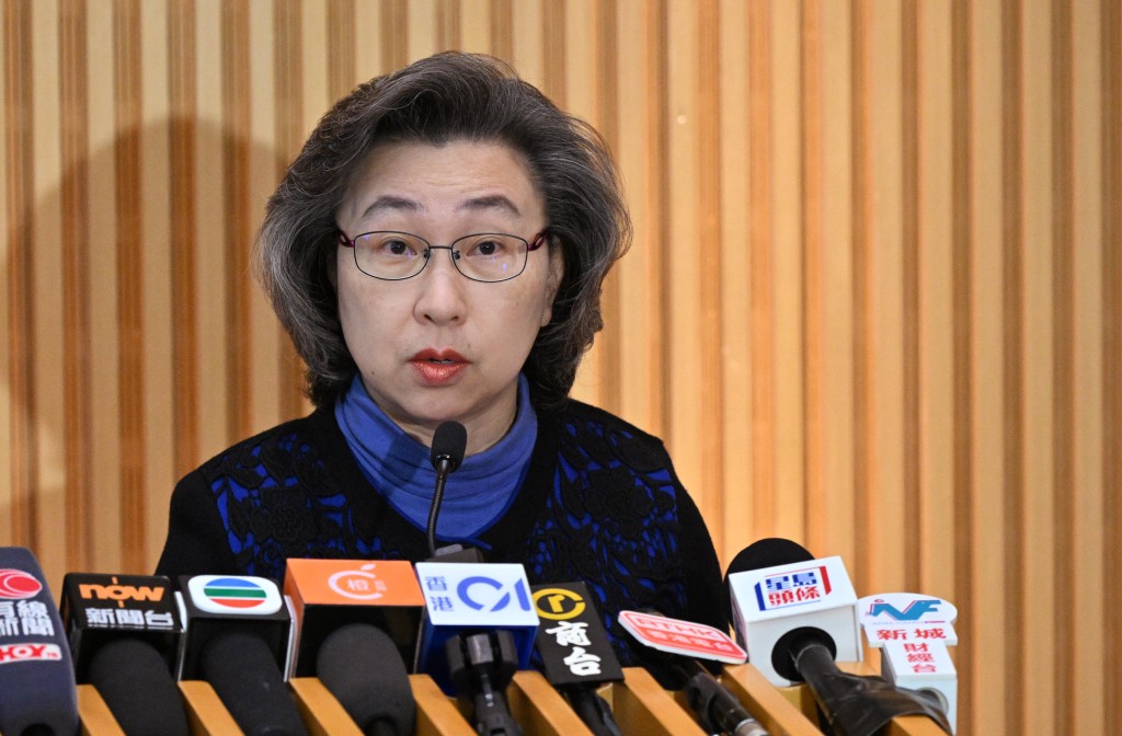 杨何蓓茵表示,各部门已就需减职位提交报告。 杨何蓓茵表示,各部门已就需减职位提交报告。