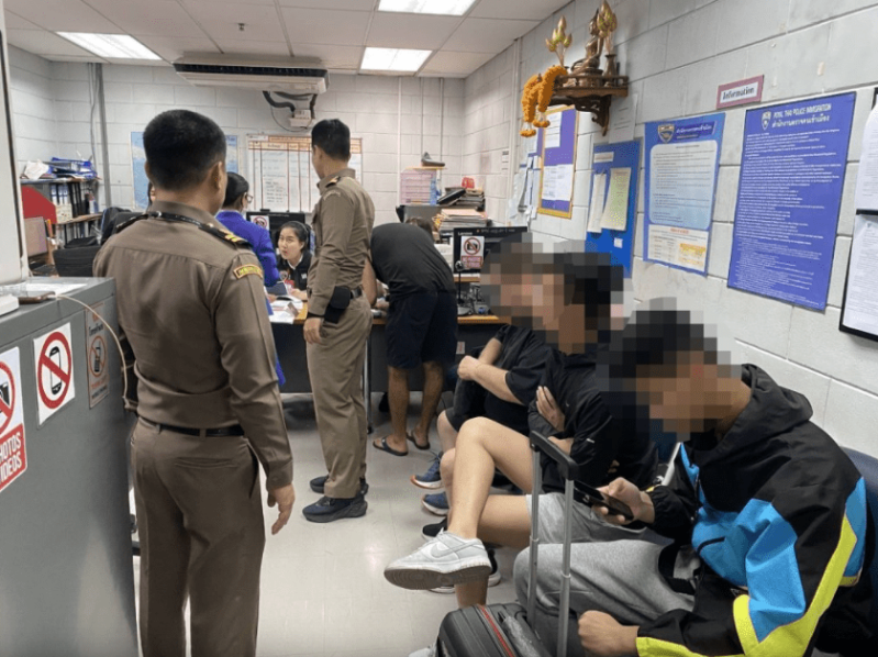 2名疑犯抵达曼谷机场后被拒入境