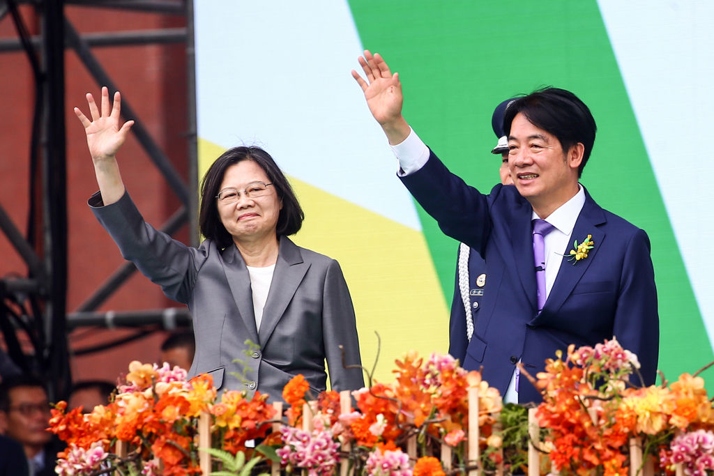 蔡英文（左）、赖清德（右）