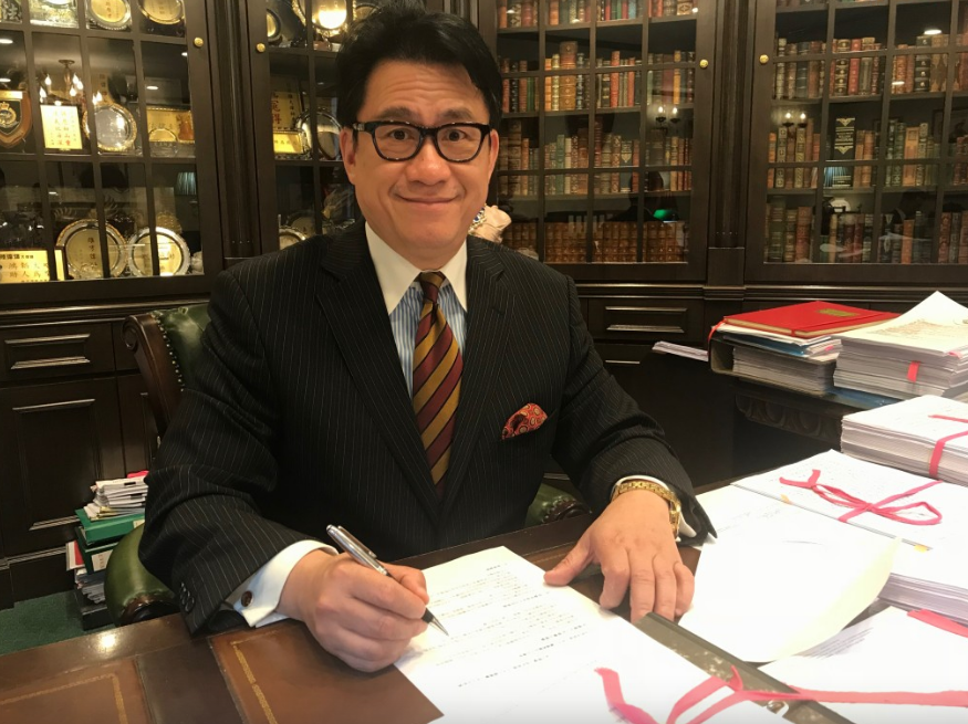 大律师陆伟雄。