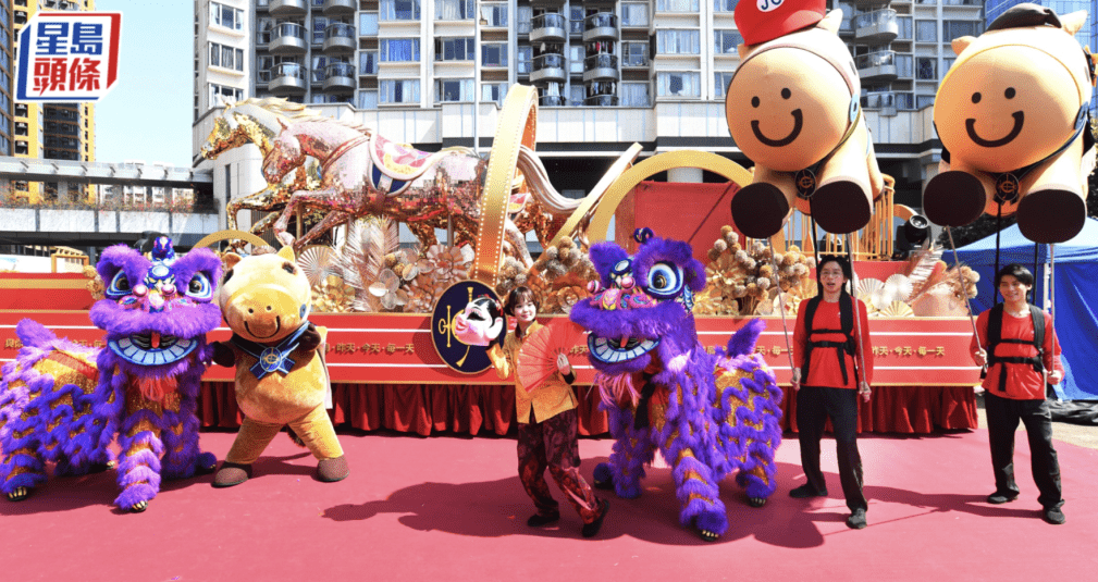 旅发局大年初一新春花车汇演 旅发局大年初一新春花车汇演