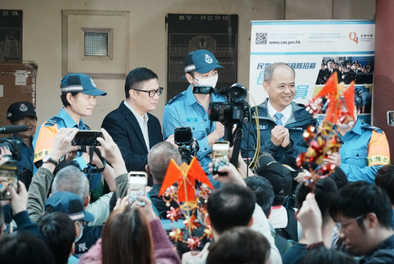 邓炳强到车公庙视察。