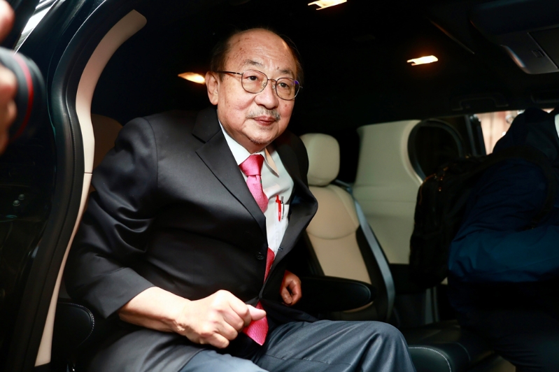 万年总召交棒