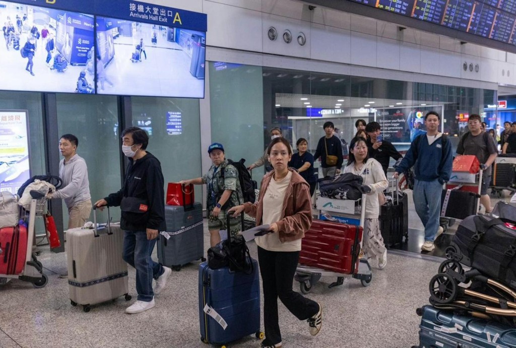 纵横游晚上亦在社交平台发文，指滞留于迪拜的旅客已顺利返抵香港。